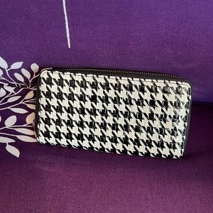 Cute Black & White Zip Close Wallet